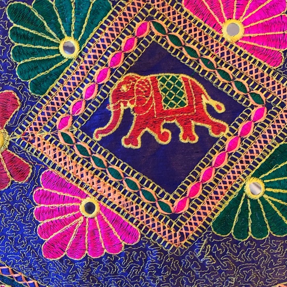 BANJARA  POM POM & TASSLED EMBROIDERED ELEPHANT & FLORAL ZIPPER PURSE / INDIA - Picture 3 of 14
